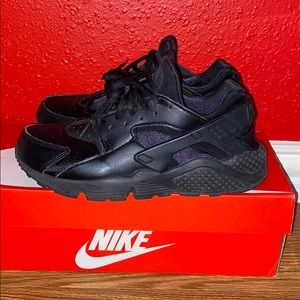 Black huaraches